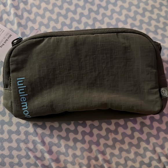 Lululemon Mini Everywhere Belt Bag - Picture 2 of 8
